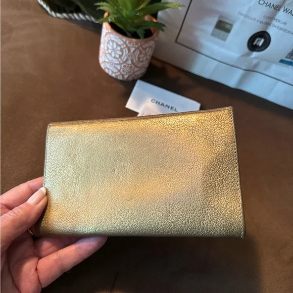 RARE VINTAGE Chanel Gold Wallet In Good Condition With COA - Picture 7 of 17